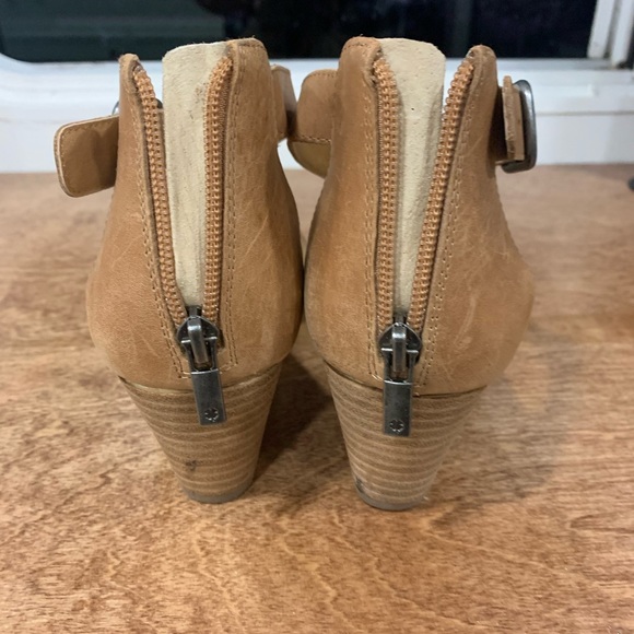 Lucky Brand Leather Sandels - Picture 6 of 9